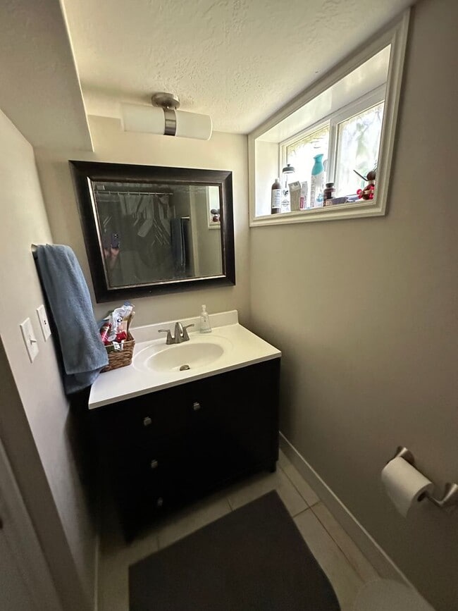Building Photo - 4 Bedroom House in SLC for Rent!