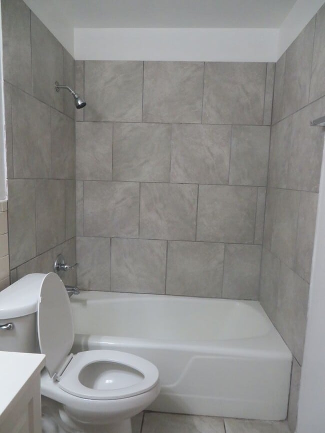 Building Photo - Clean 3 Bedroom 2 Bath Home For Rent
