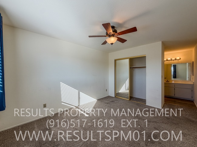 Building Photo - Lovely Upgraded Roseville 3 Bed Townhome