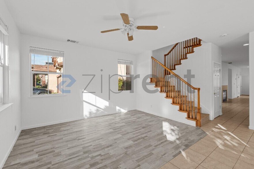 Building Photo - Unit