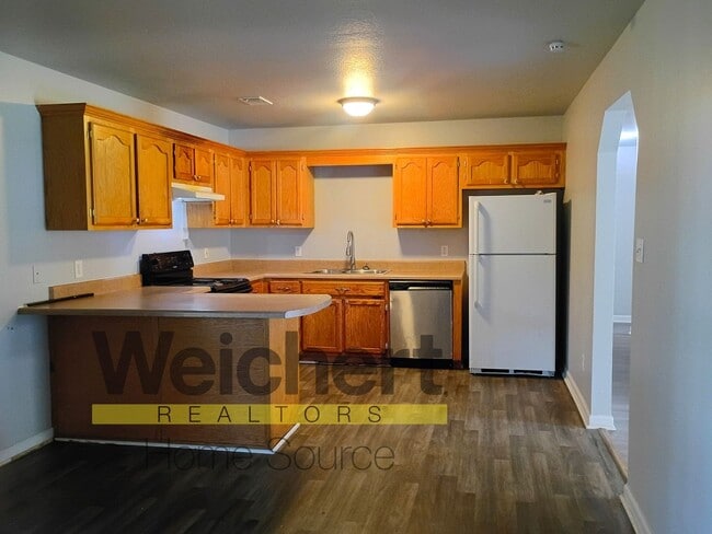 Building Photo - Spacious 3-Bedroom Home with Garage and Sc...