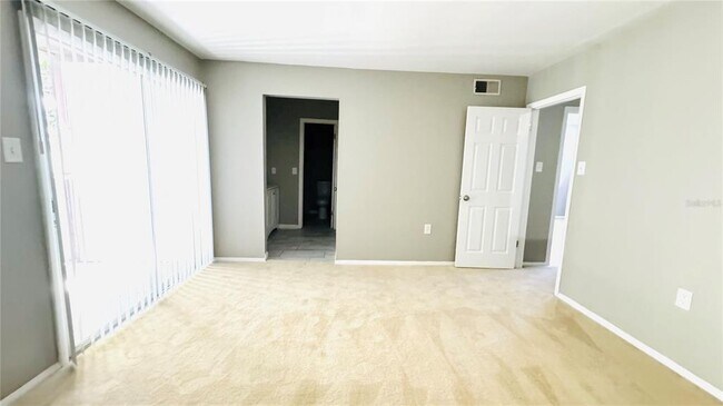 Building Photo - 4016 Woodfern Dr