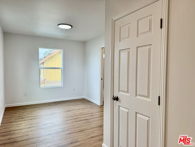 Building Photo - 384 Hargrave St
