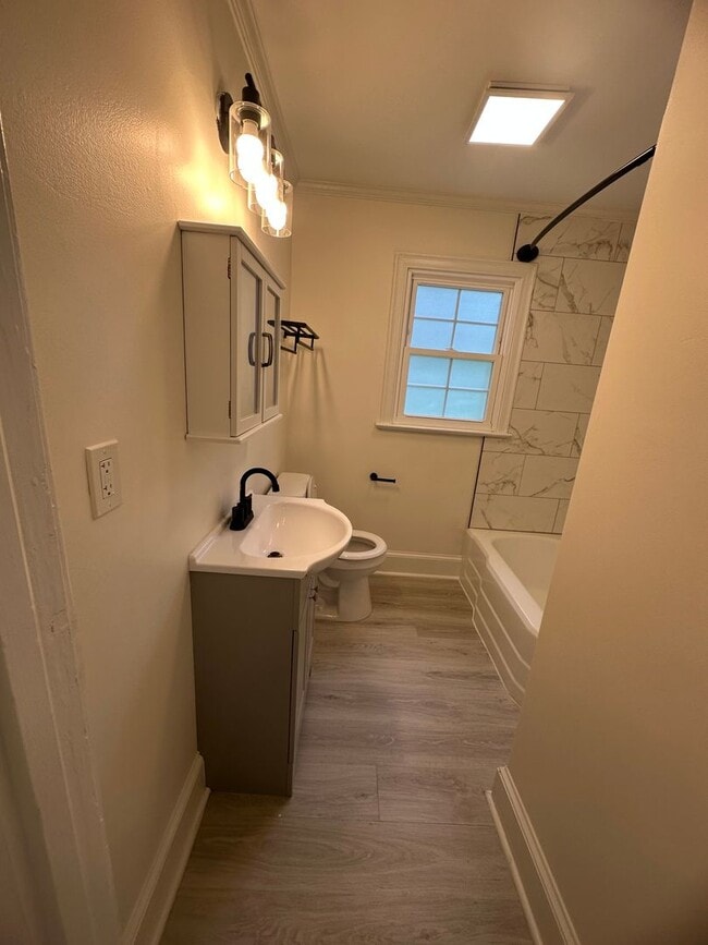 Building Photo - Newly renovated 2Br 1Ba Cottage