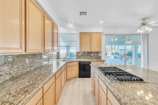 Building Photo - 3986 Windansea St