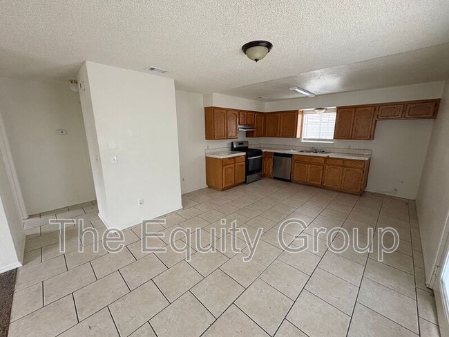 Building Photo - 737 S Spruce St