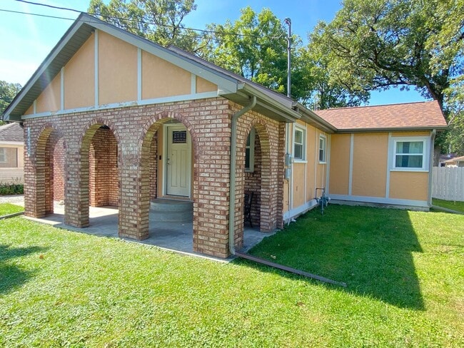 Building Photo - 3BD/2BA Home For Rent In Cedar Lake