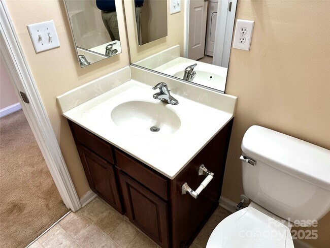 Building Photo - 7946 Mariners Pointe Cir