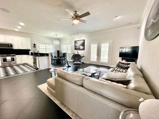 Building Photo - Bright, breezy & convenient: Your wew St. ...