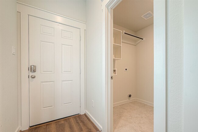Building Photo - 7538 Coral Ter Dr