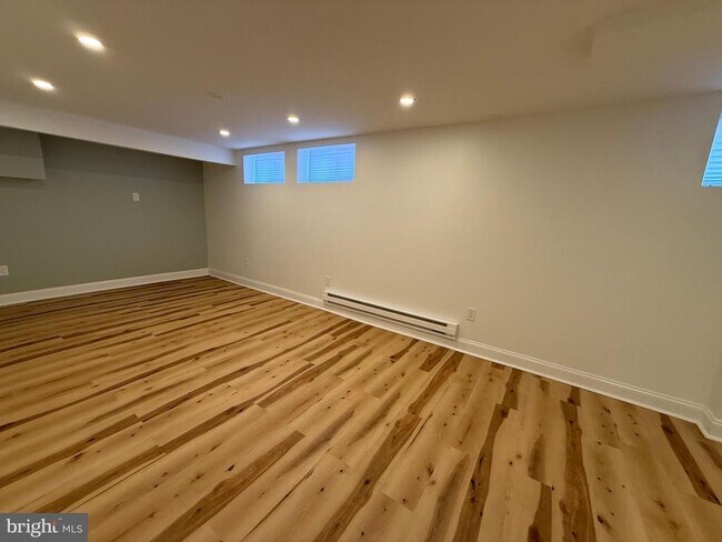 Building Photo - 3405 Carpenter St SE