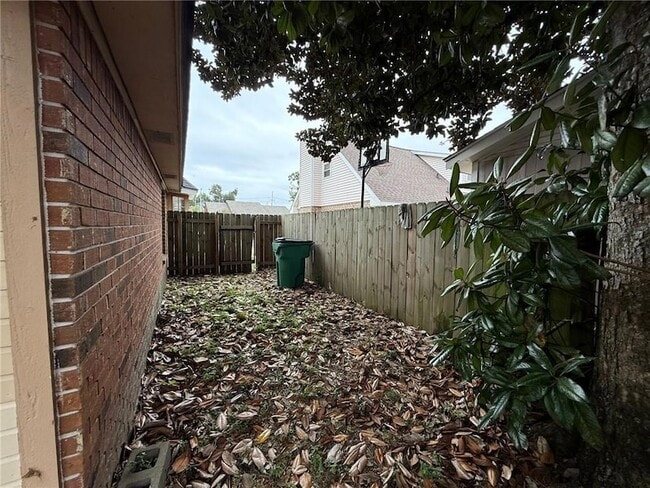 Building Photo - 2001 Van Arpel Dr