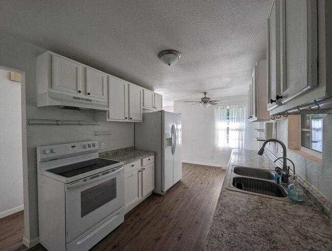 Building Photo - 3 Bedroom/2 Bathroom House in Batesville
