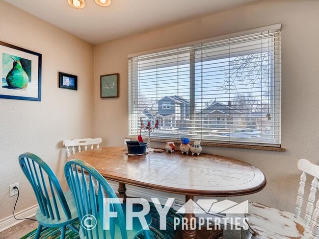 Building Photo - Spacious Updated Berkeley Triplex