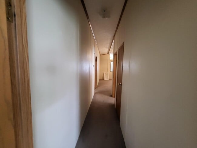 Building Photo - 200 Valley View Dr