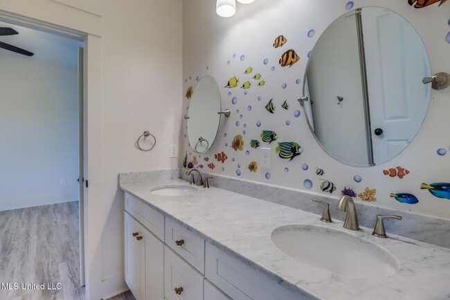 Building Photo - 238 Lovers Ln