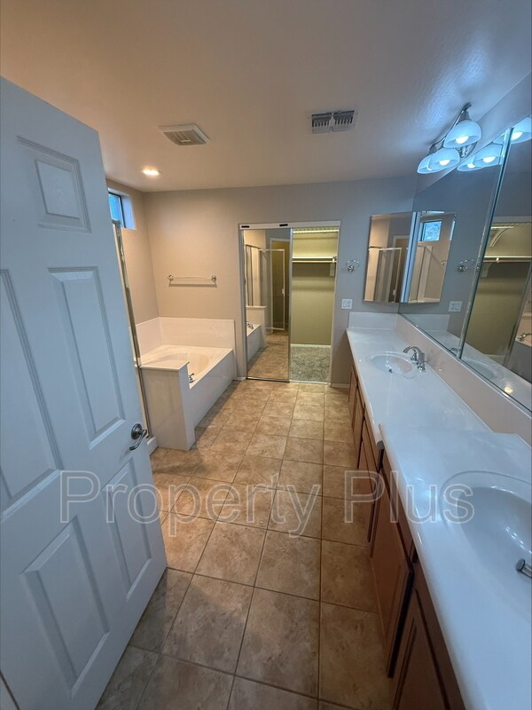 Building Photo - 8355 W Molly Ln