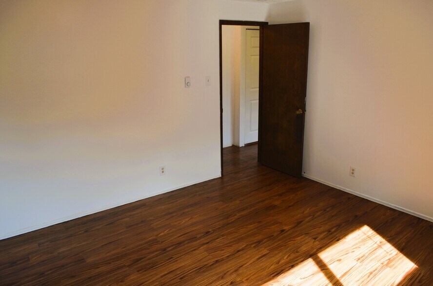 Building Photo - 317 Linn Ave