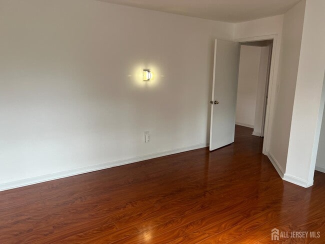 Building Photo - 7492 Elm Ct