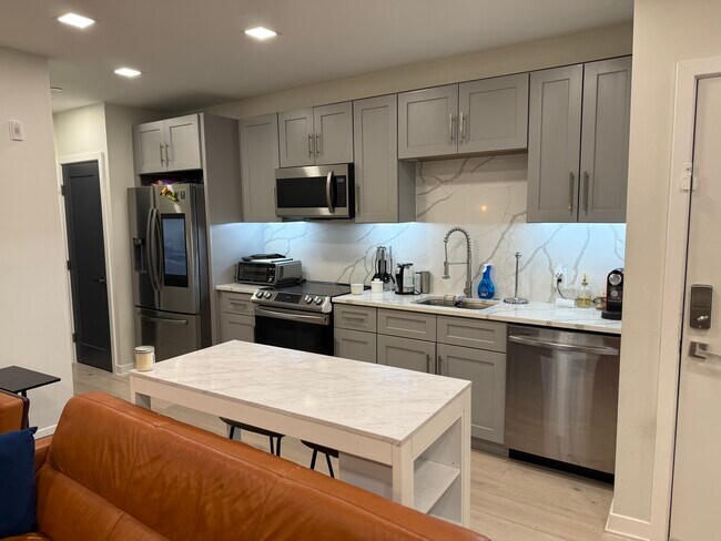 Building Photo - 1355 Bryant St NE