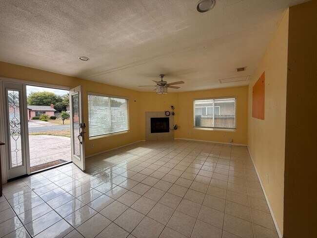 Building Photo - Beautiful Spring Valley home