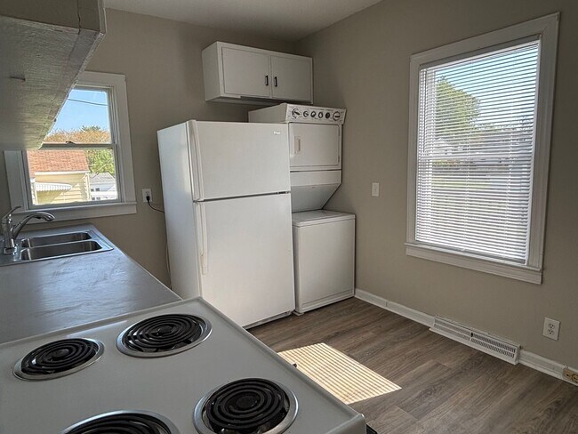 Building Photo - 3 BR House near Moses Cone Hospital