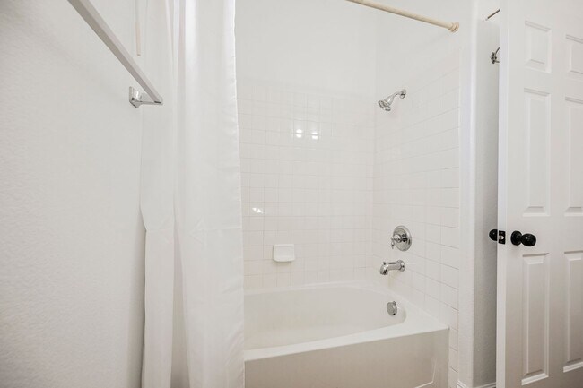 Building Photo - Welcome Home!  One Store Home