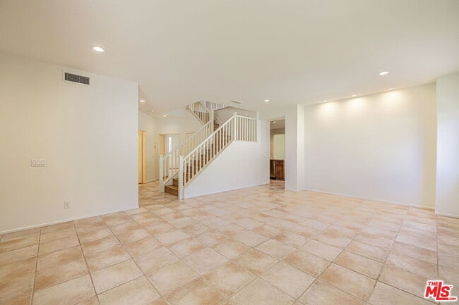 Building Photo - 25755 Hood Way