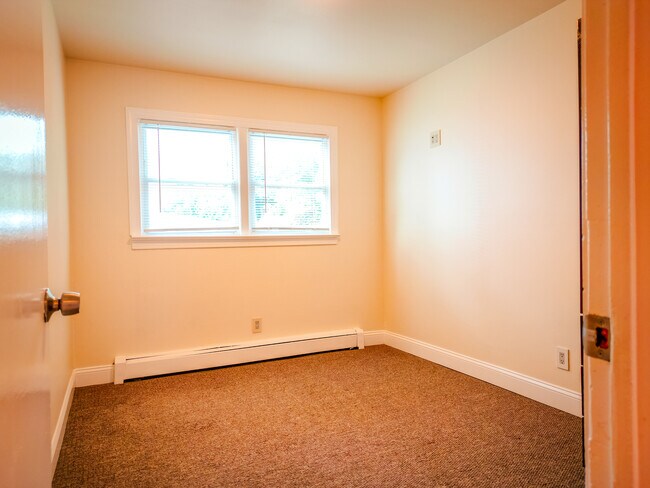 Building Photo - 104 Eastern Way