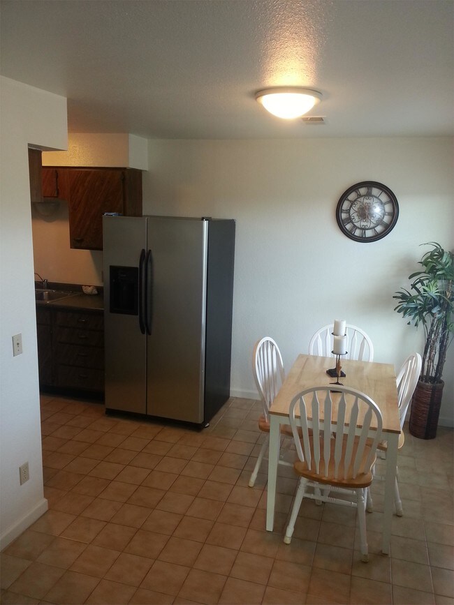 Building Photo - 722 W Broomfield St