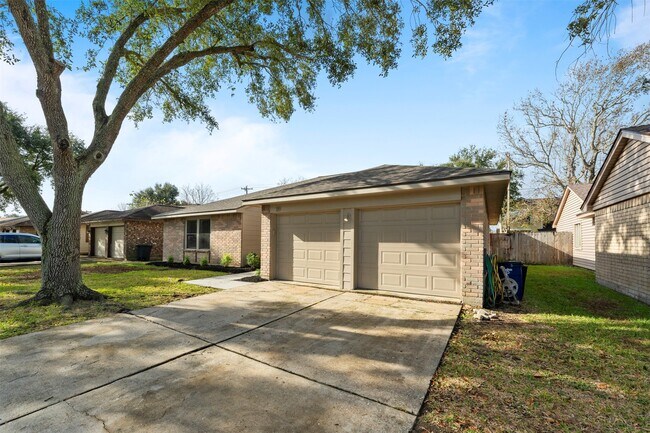 Building Photo - 119 Wood Hollow Dr