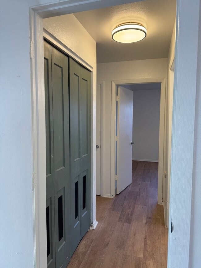 Building Photo - Ground Level - 2 Bed, 1 Bath Townhouse!!!