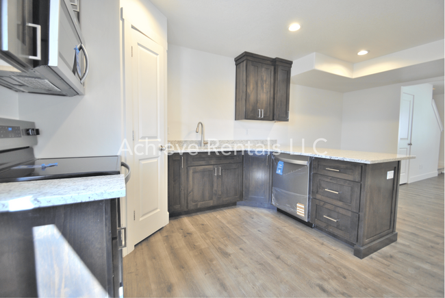 Building Photo - 360 N 2650 W