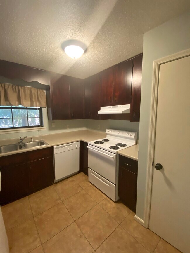 Building Photo - 3701 Donovan Dr