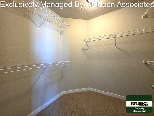 Building Photo - Beautiful 3 bed, 3 bath home in the desirable Pathways community!