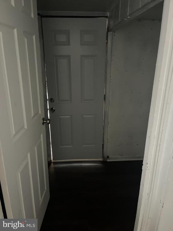 Building Photo - 327 E Pine St.