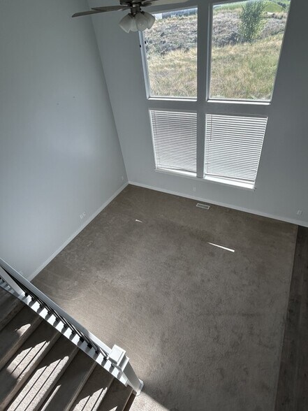 Building Photo - 221 N Stone Gate Dr