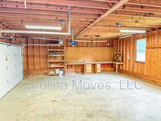 Building Photo - 205 Winterthur Dr