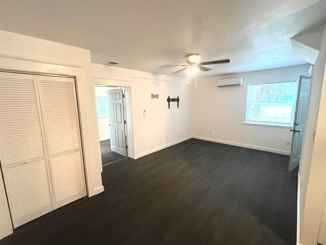 Building Photo - 685 S Waukeenah St