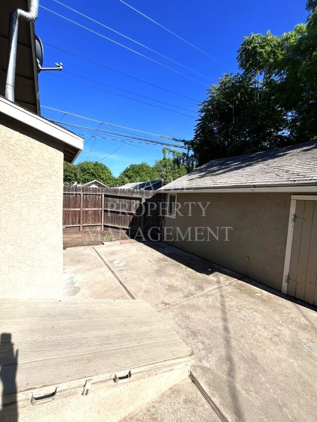 Building Photo - No Deposit