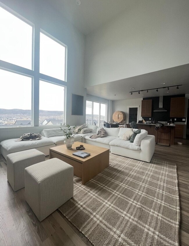 Building Photo - 1743 Olympus Dr