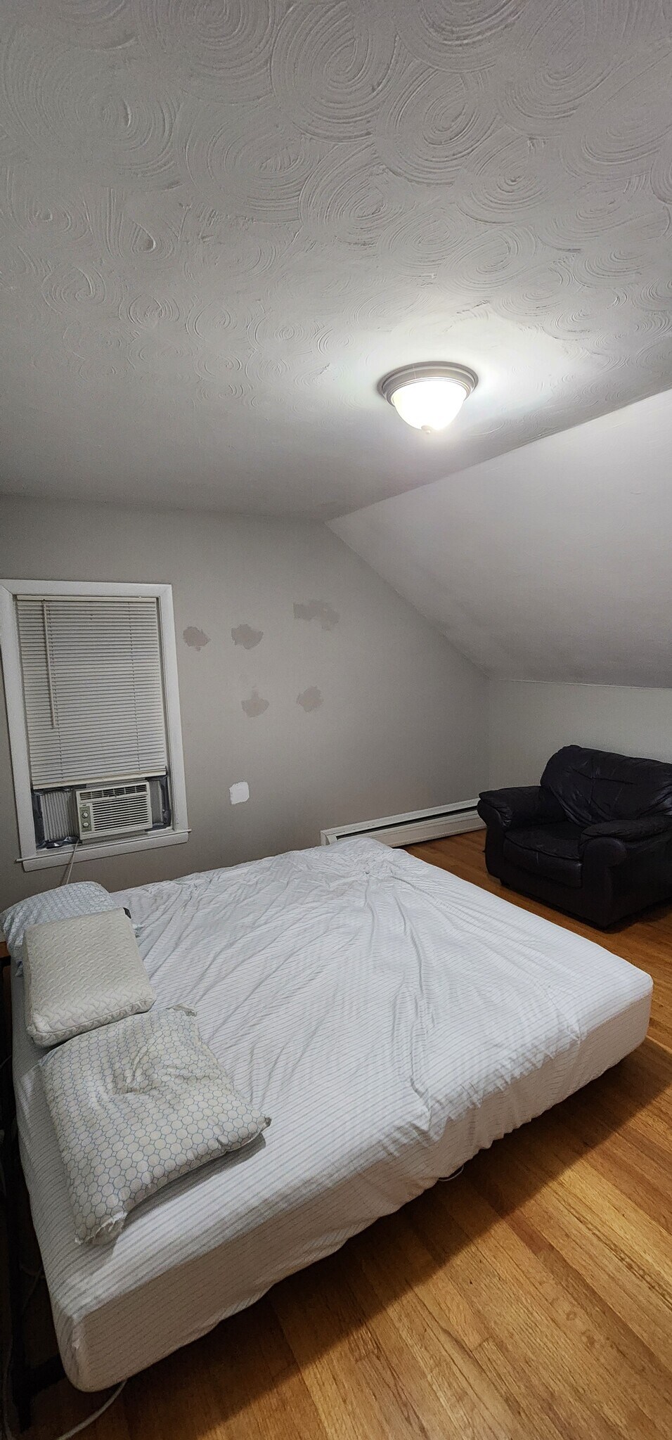 Main bedroom - 4044 Pine St