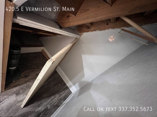 Building Photo - 420.5 E Vermilion St