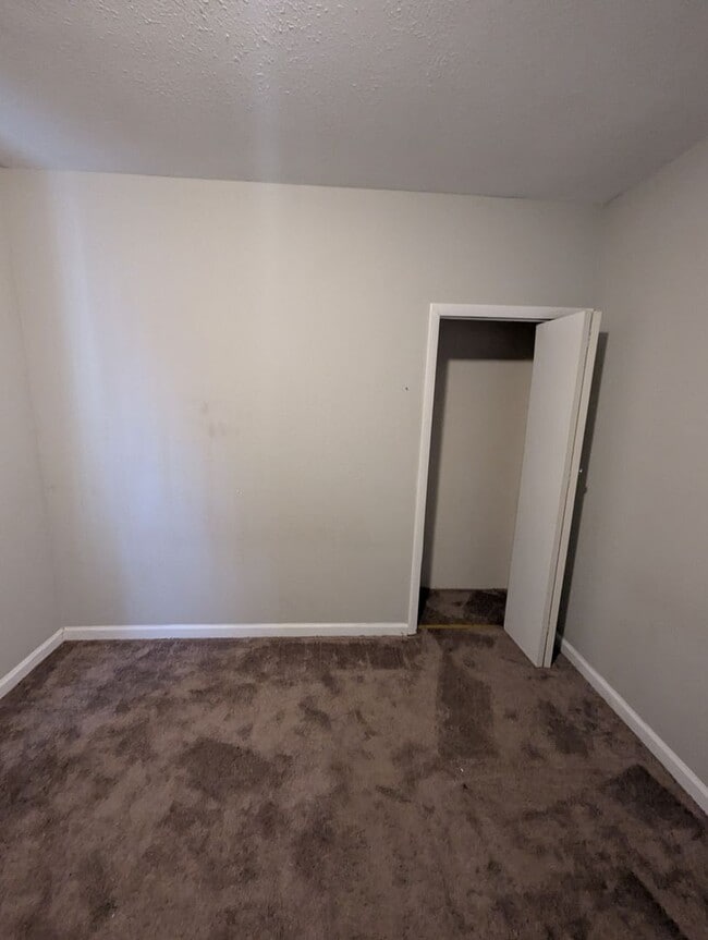 Building Photo - 3 Bedroom Home — Available January 7 in Chanute, KS!