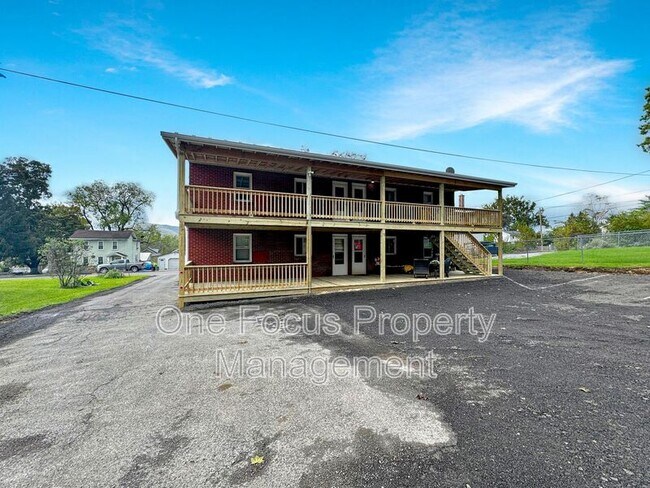 Building Photo - 610 Huston St