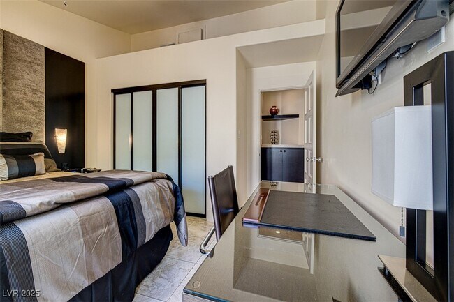 Building Photo - 7277 Mission Hills Dr