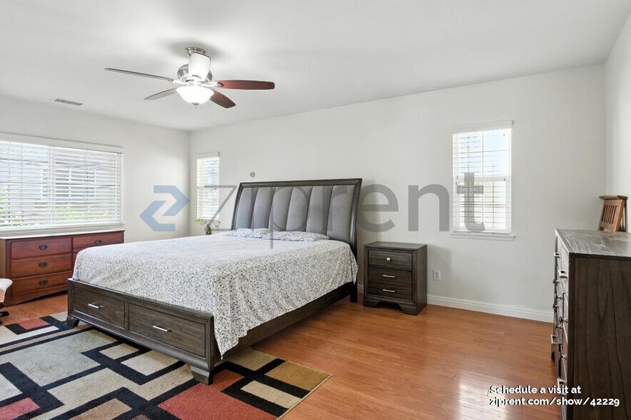 Building Photo - 7956 Barnstormer Ct