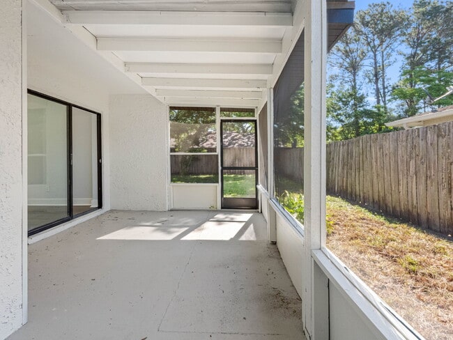 Building Photo - 15307 Summerwind Dr