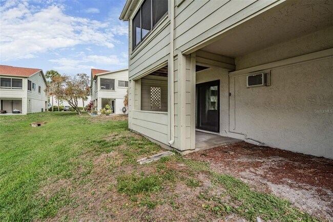 Building Photo - 637 Drake Ln N