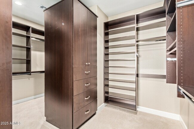 Building Photo - 4322 S Gardenia Dr